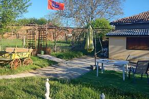 2 Bed Villa - Sleeps 7 - Private Garden - Parking