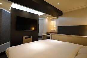 HOTEL ROYALTON