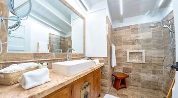 Luxurious 3 Br Golf Villa