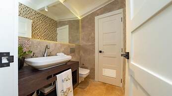 Luxurious 3 Br Golf Villa