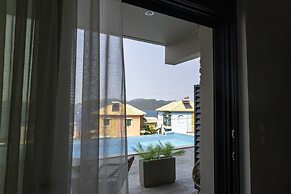 The Bee Apartments Sea View