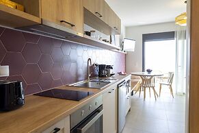 The Bee Apartments Sea View