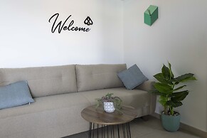 The Bee Apartments Sea View