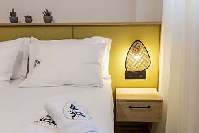 The Bee Apartments Sea View
