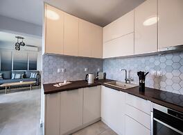 The Bee Apartments Sea View