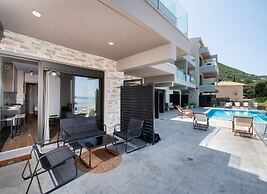 The Bee Apartments Sea View
