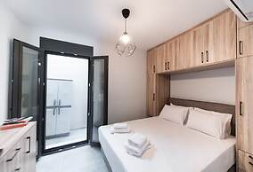 The Bee Apartments Sea View