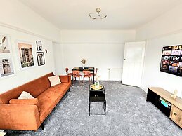 Charming 3-Bed Oasis-free parking
