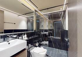Luxury 3BR Designer Retreat with Parking