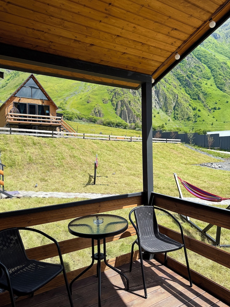 Kazbegi Inn Cottages
