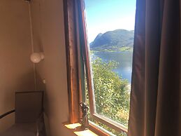 Jølster Lake View