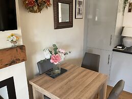 Captivating 2-bed Cottage in Grewelthorpe
