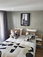 HOTEL RESIDENCE A LA BUTTE AUX CAILLES