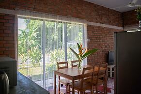 Rouhi Retreats By Doulos