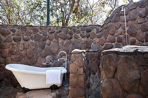 Ndlovu Safari Lodge