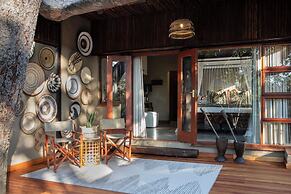 Ndlovu Safari Lodge