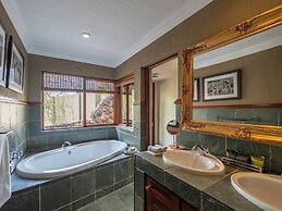 Ndlovu Safari Lodge