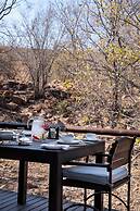 Ndlovu Safari Lodge