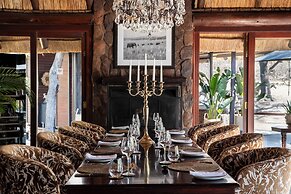 Ndlovu Safari Lodge