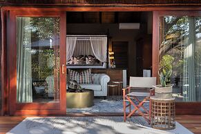Ndlovu Safari Lodge