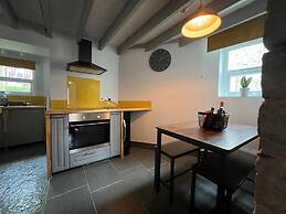 Llansteffan - Dog Friendly 2-bed House, Sleeps 4