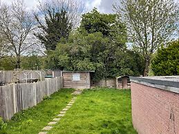 Stunning 4-bed House in Rochester