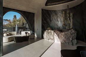 One of One Hotel