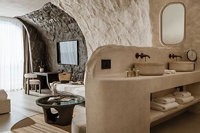 One of One Hotel