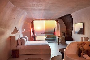 One of One Hotel