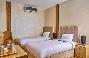 Cleopatra Tower Pyramids Hotel