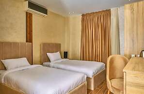 Cleopatra Tower Pyramids Hotel