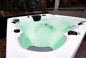 The Leeds Gathering - Hot Tub - EV Charging
