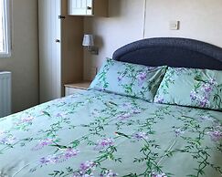 2 Bed-sleeps4-beachfront-free Parking