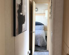 2 Bed-sleeps4-beachfront-free Parking