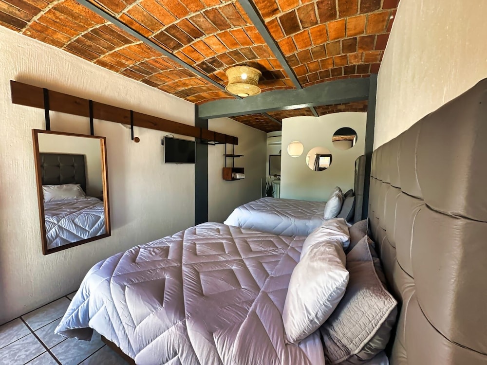 HOTEL CUATRO CAMINOS