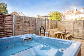 Spacious House for 10 With Hot Tub Nr Beach