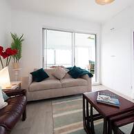 Stunning Beachfront Apt w Balcony Sea Views