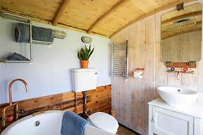 Unique Comfy Remodelled Railway Carriage