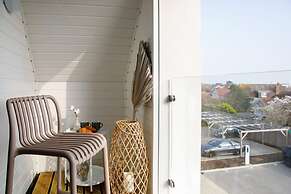 Luxury Penthouse Super King Bed 5 min to Beach
