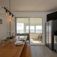Beautiful Beachfront House wth Balcony Sea Views