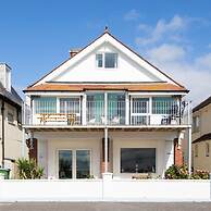 Beautiful Beachfront House wth Balcony Sea Views