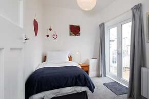 Beautiful Beachfront House wth Balcony Sea Views