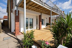 Beautiful Beachfront House wth Balcony Sea Views