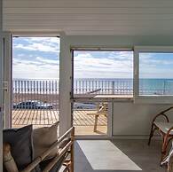 Beautiful Beachfront House wth Balcony Sea Views