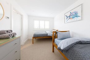Delightful Seaside Hideaway 5 Mins to Beach