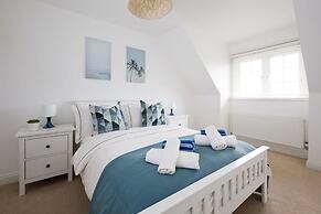 Modern Stylish Seaside Family Home