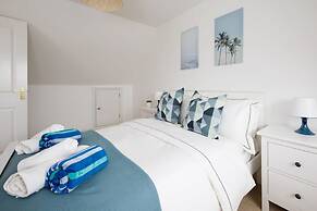 Modern Stylish Seaside Family Home