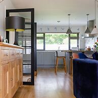 Pretty Coastal Home in Bosham Close to Water