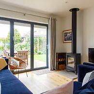 Pretty Coastal Home in Bosham Close to Water