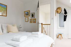 Pretty Coastal Home in Bosham Close to Water